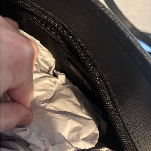 MICHAEL KORS 🌸 Large Saffiano Leather Tote with Gold Hardware NWT - Picture 5 of 11